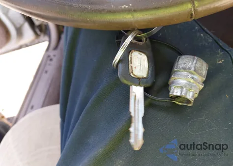 1997 Lincoln Town Car Signature из США, поврежденный, VIN 1LNLM82W8VY709426